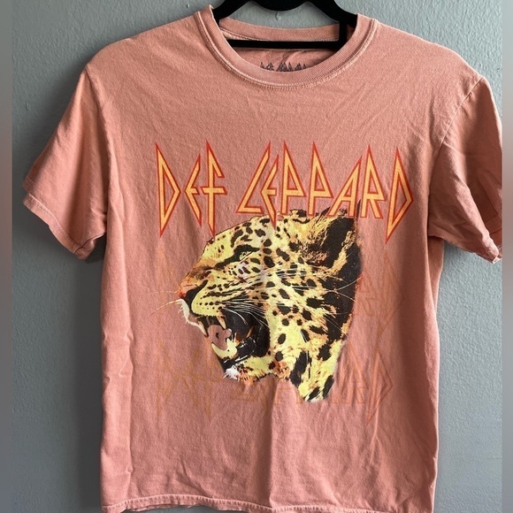 Def Leppard graphic orange short sleeves cotton shirt. Size Small. - Picture 1 of 4